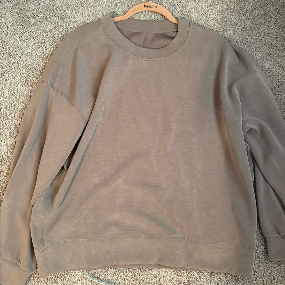 Lululemon Softstreme crew in tauptastic NWOT
